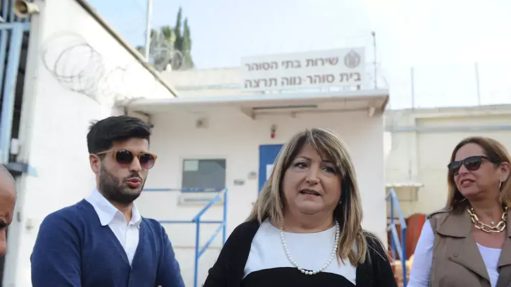 שולה זקן משתחררת מכלא נווה תרצה שולה זקן משתחררת מכלא נווה תרצה