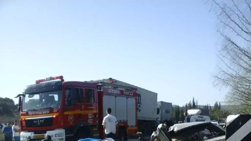 תאונת דרכים קטלנית בין משאית ורכב פרטי בכביש 66 שבעמק יזרעאל , ינואר 2015 תאונת דרכים קטלנית בין משאית ורכב פרטי בכביש 66 שבעמק יזרעאל , ינואר 2015