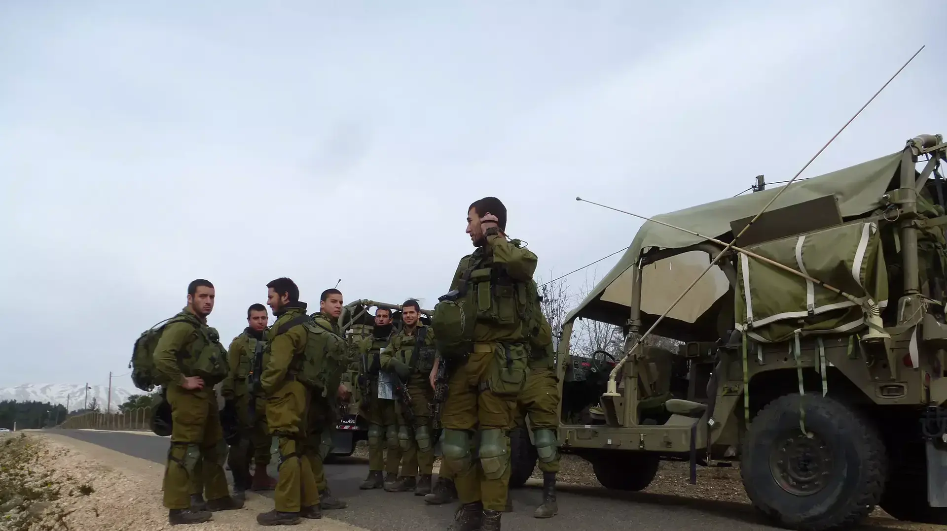 כוחות צה"ל על גבול הצפון בעקבות זיהוי של שתי נפילות בצפון רמת הגולן, ינואר 2015 כוחות צה"ל על גבול הצפון בעקבות זיהוי של שתי נפילות בצפון רמת הגולן, ינואר 2015