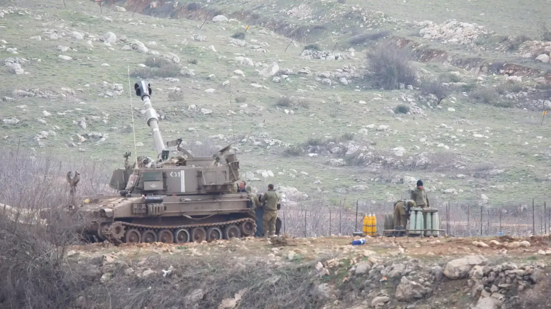כוחות צה"ל על גבול הצפון בעקבות זיהוי של שתי נפילות בצפון רמת הגולן, ינואר 2015 כוחות צה"ל על גבול הצפון בעקבות זיהוי של שתי נפילות בצפון רמת הגולן, ינואר 2015