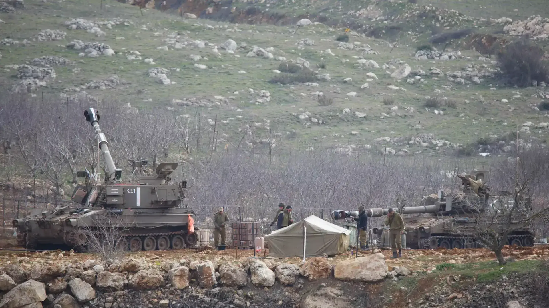 כוחות צה"ל על גבול הצפון בעקבות זיהוי של שתי נפילות בצפון רמת הגולן, ינואר 2015 כוחות צה"ל על גבול הצפון בעקבות זיהוי של שתי נפילות בצפון רמת הגולן, ינואר 2015