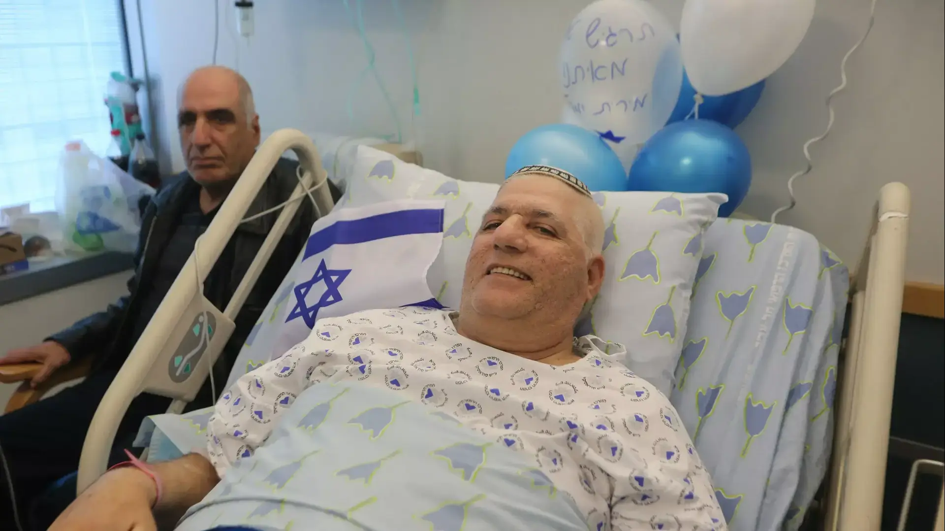 הרצל ביטון נהג האוטובוס שנפצע בפיגוע, בבית החולים. ינואר 2015 הרצל ביטון נהג האוטובוס שנפצע בפיגוע, בבית החולים. ינואר 2015