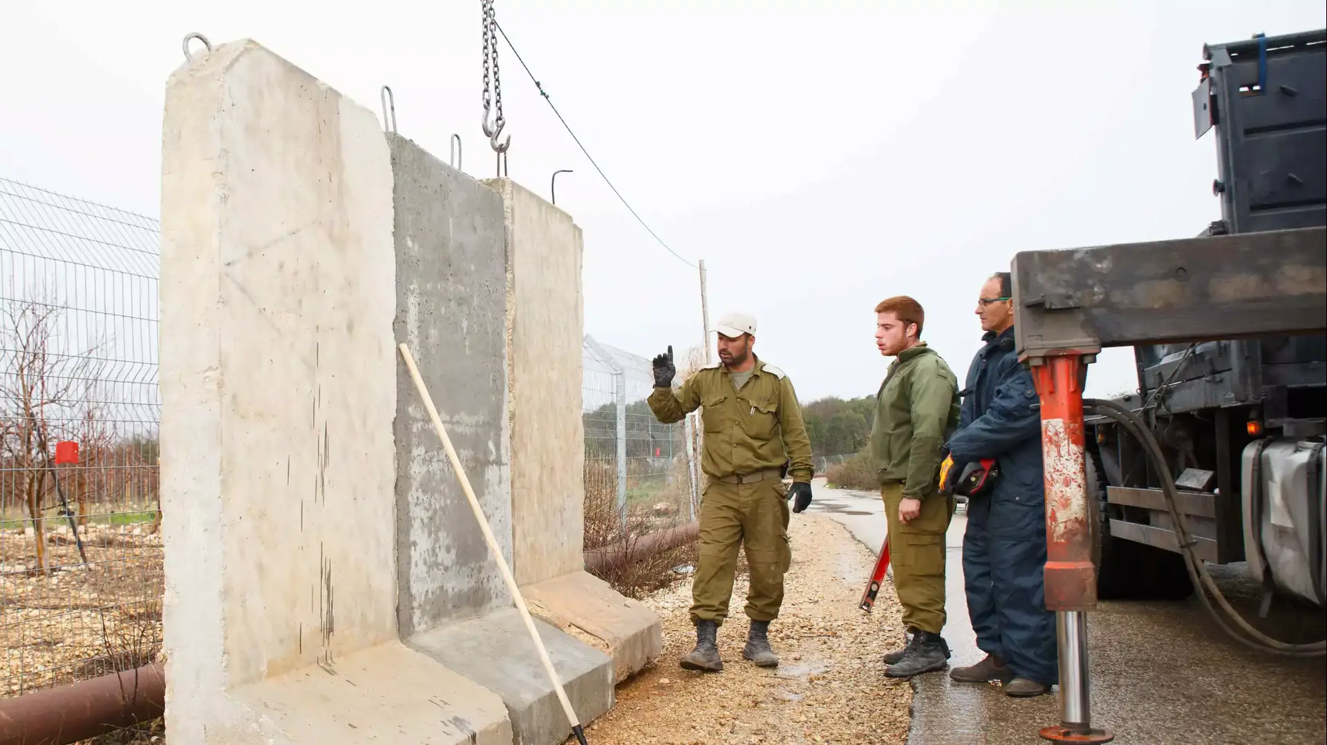 חפירות הנדסיות לשלילת הימצאותן של מנהרות סמוך לזרעית, ינואר 2015 חפירות הנדסיות לשלילת הימצאותן של מנהרות סמוך לזרעית, ינואר 2015