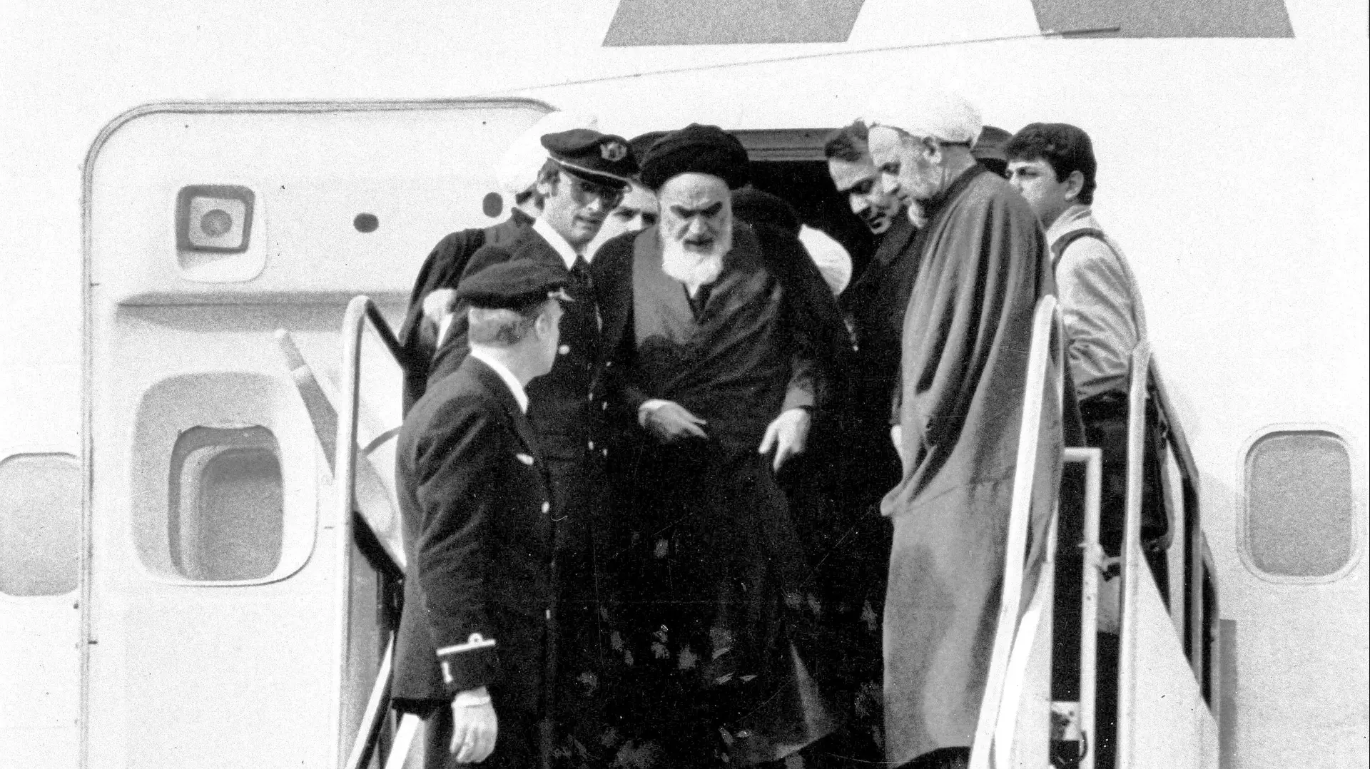 האייתולה חומייני נוחת באיראן ב-1 בפברואר 1979 האייתולה חומייני נוחת באיראן ב-1 בפברואר 1979