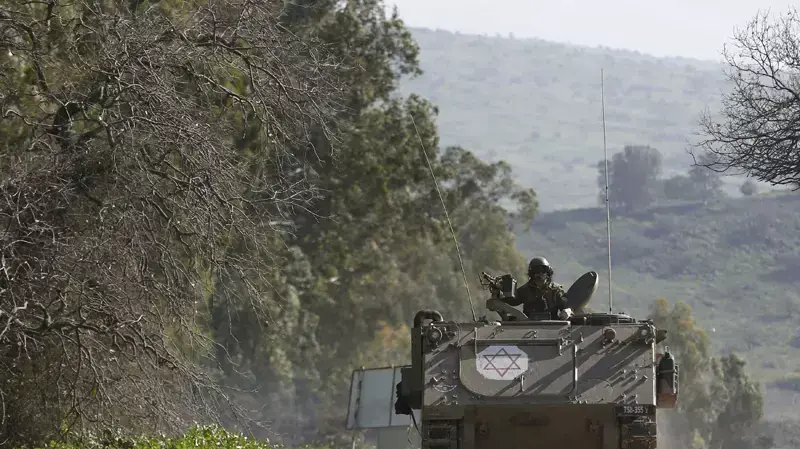 אמבולנס צבאי נע במהלך חילופי אש בין צה"ל לאנשי חיזבאללה בזמן הסלמה בגבול הצפון  28 בינואר 2015