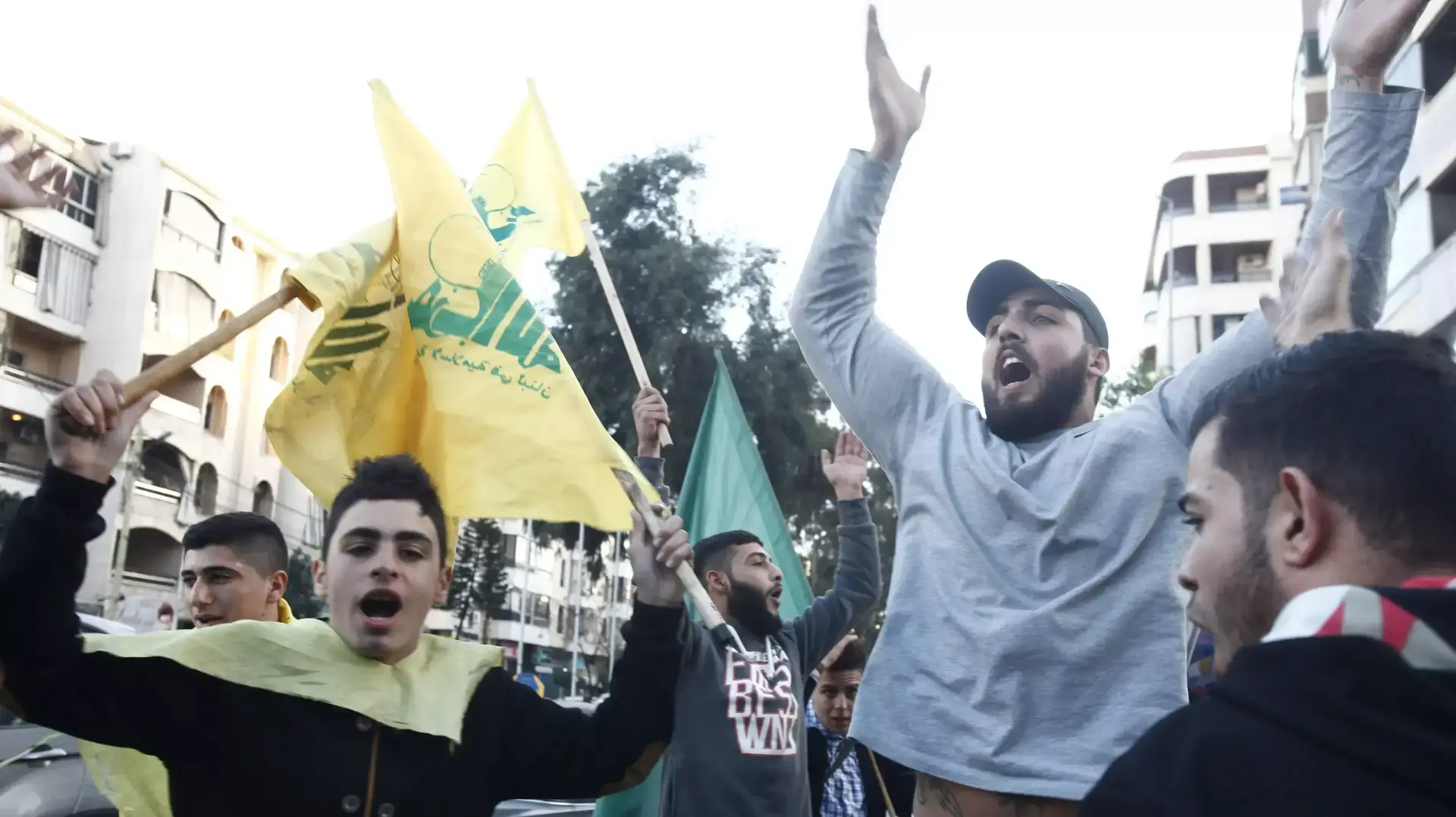 חגיגות בביירות בירת לבנון אחרי הפיגוע בגבול ישראל שבו נהרגו שני חיילי צה"ל חגיגות בביירות בירת לבנון אחרי הפיגוע בגבול ישראל שבו נהרגו שני חיילי צה"ל