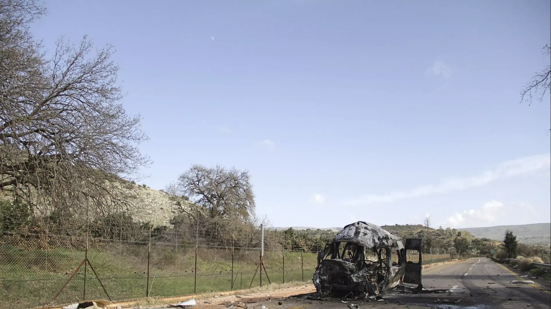כלי הרכב של צה"ל שנפגע מטיל נ"ט של חיזבאללה כלי הרכב של צה"ל שנפגע מטיל נ"ט של חיזבאללה