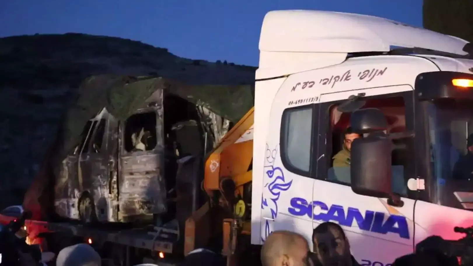 פינוי הרכב שנפגע בגזרת הר דב, ינואר 2015 פינוי הרכב שנפגע בגזרת הר דב, ינואר 2015