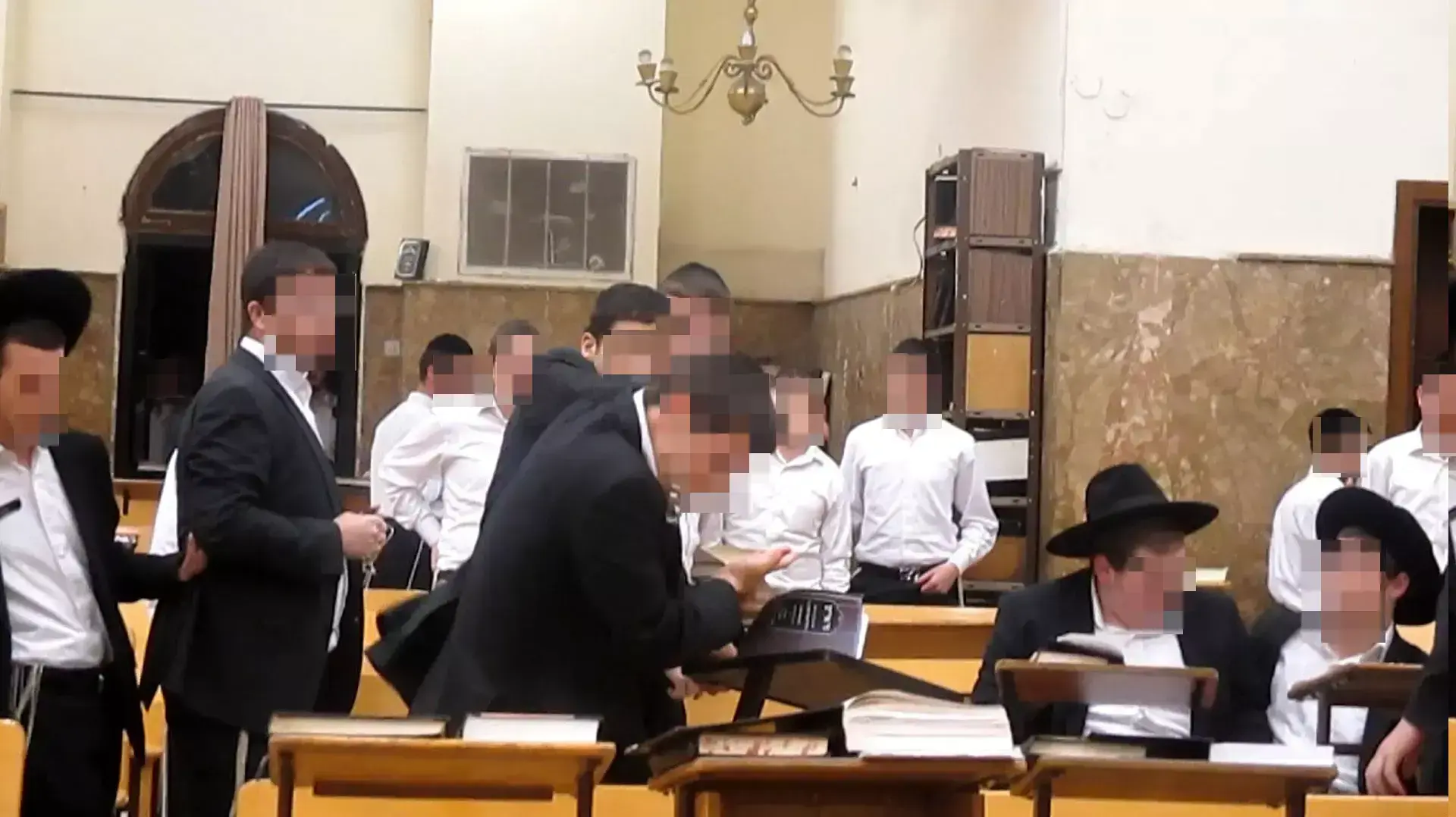 קטטה בין עשרות תלמידי ישיבת פונביז' בבני ברק, ינואר 2015