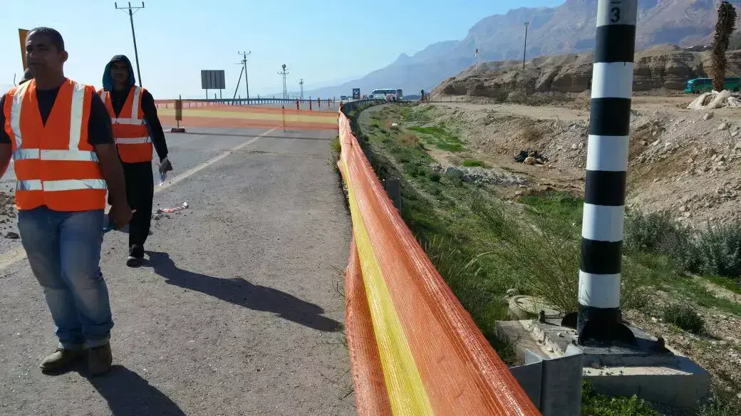 הבולען שנפער בכביש 90 באזור קיבוץ עין גדי