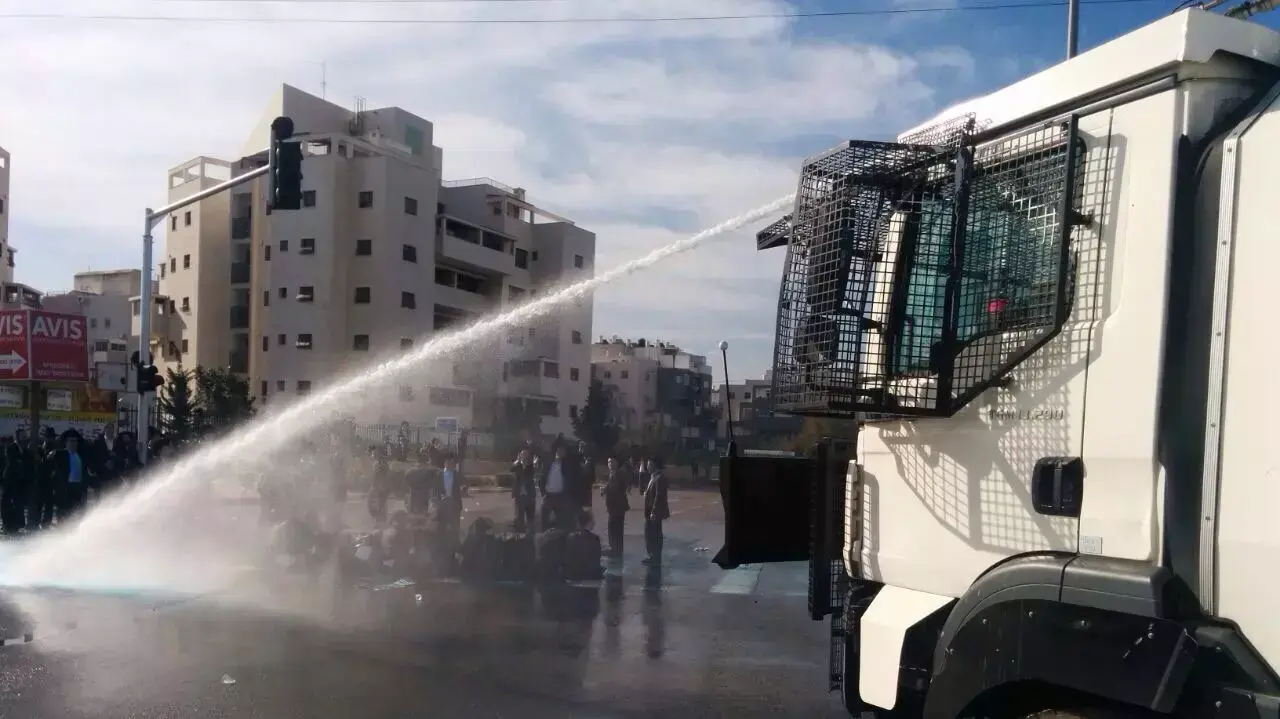 הפגנה באשדוד עקב מעצר בני ישיבה שלא התייצבו בלשכות הגיוס. פברואר 2015