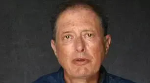 הגבר שקיים יחסי מין עם דולפין הגבר שקיים יחסי מין עם דולפין