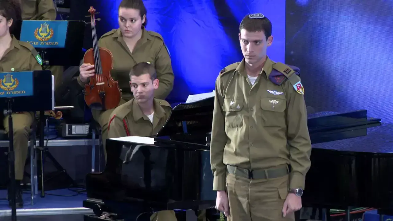 בעיניים דומעות: סגן איתן קיבל את עיטור המופת