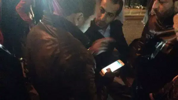 בני משפחתו של הטייס הירדני מועאז אל-כסאסבה צופים בסרטון הוצאתו להורג, עמאן, ירדן, פברואר 2015