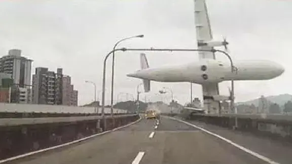 מטוס של חברת טרנסאסיה שהתרסק בנהר בטייוואן, 04 בפברואר 2015 מטוס של חברת טרנסאסיה שהתרסק בנהר בטייוואן, 04 בפברואר 2015