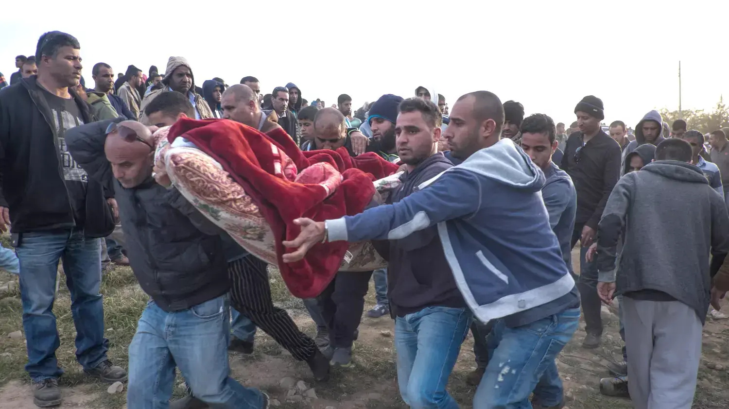 הלווייתם של תושבי הכפר חורה שנהרגו בתאונה בצומת להבים, פברואר 2015 הלווייתם של תושבי הכפר חורה שנהרגו בתאונה בצומת להבים, פברואר 2015