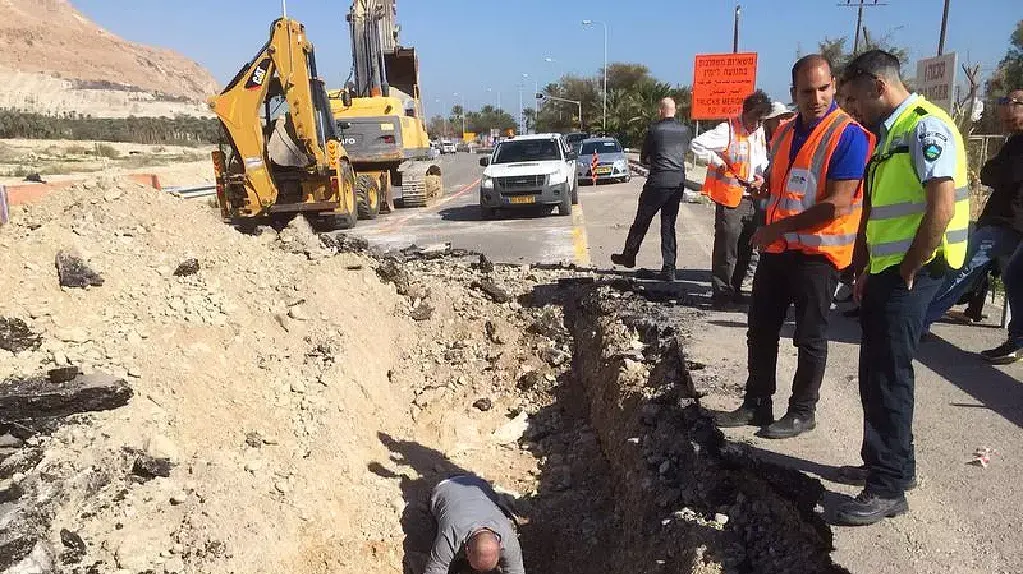 בולען בוןלענים ים המלח בולען בוןלענים ים המלח