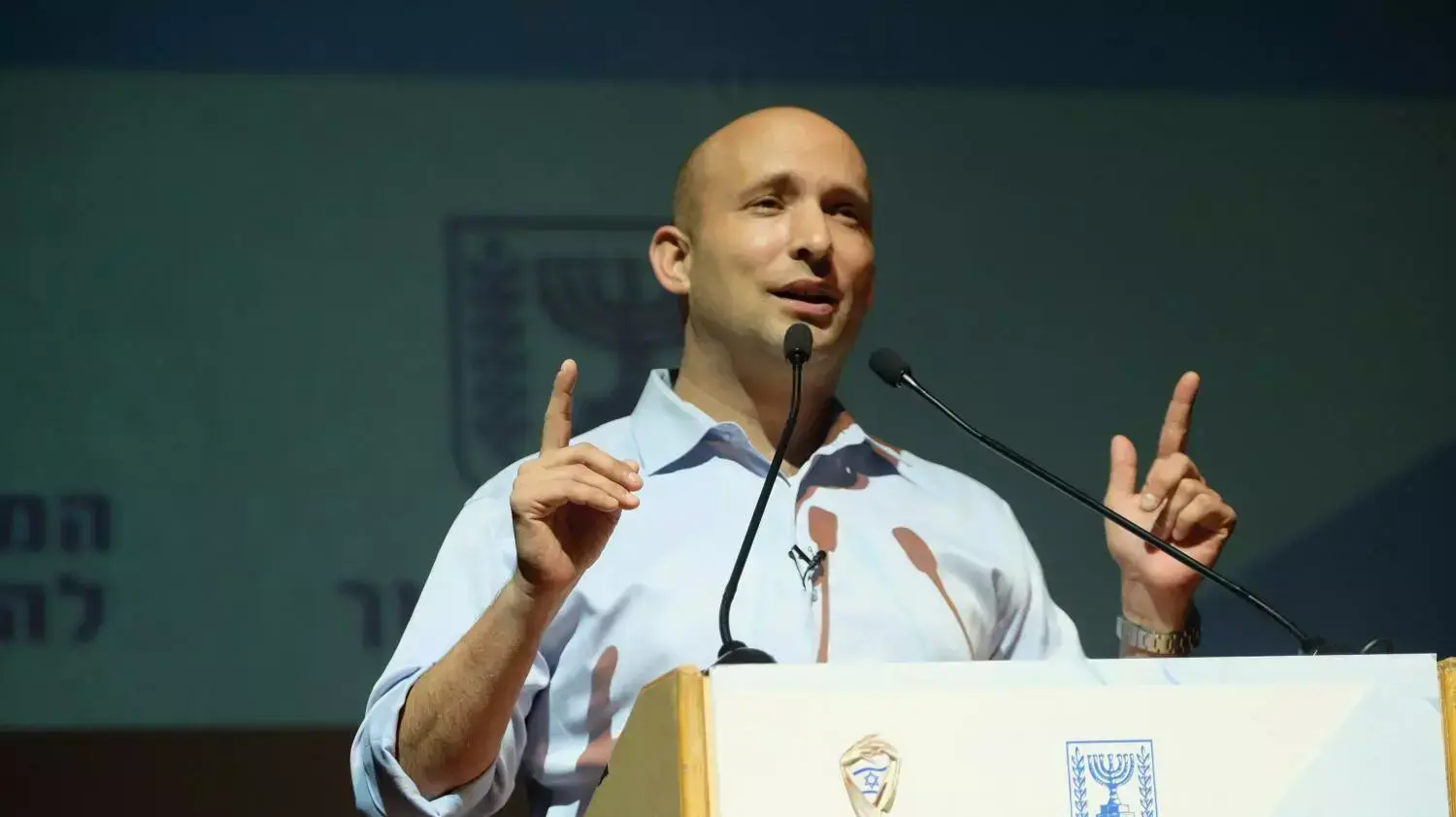 יו"ר הבית היהודי נפתלי בנט בכנס ראשי המפלגות באוניברסיטת תל אביב. פברואר 2015