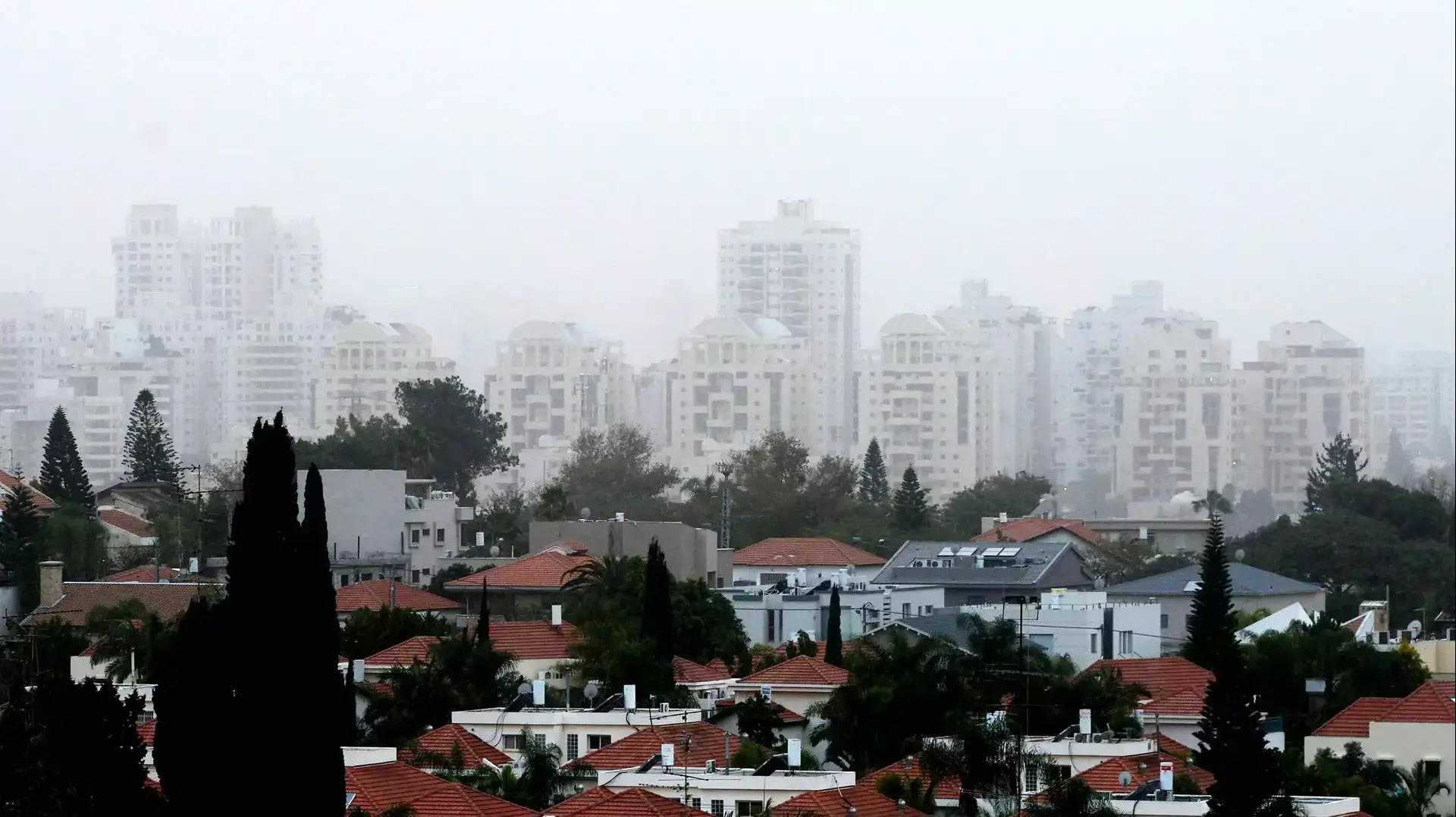 אובך בגבעת שמואל ליד פתח תקווה, פברואר 2015 אובך בגבעת שמואל ליד פתח תקווה, פברואר 2015