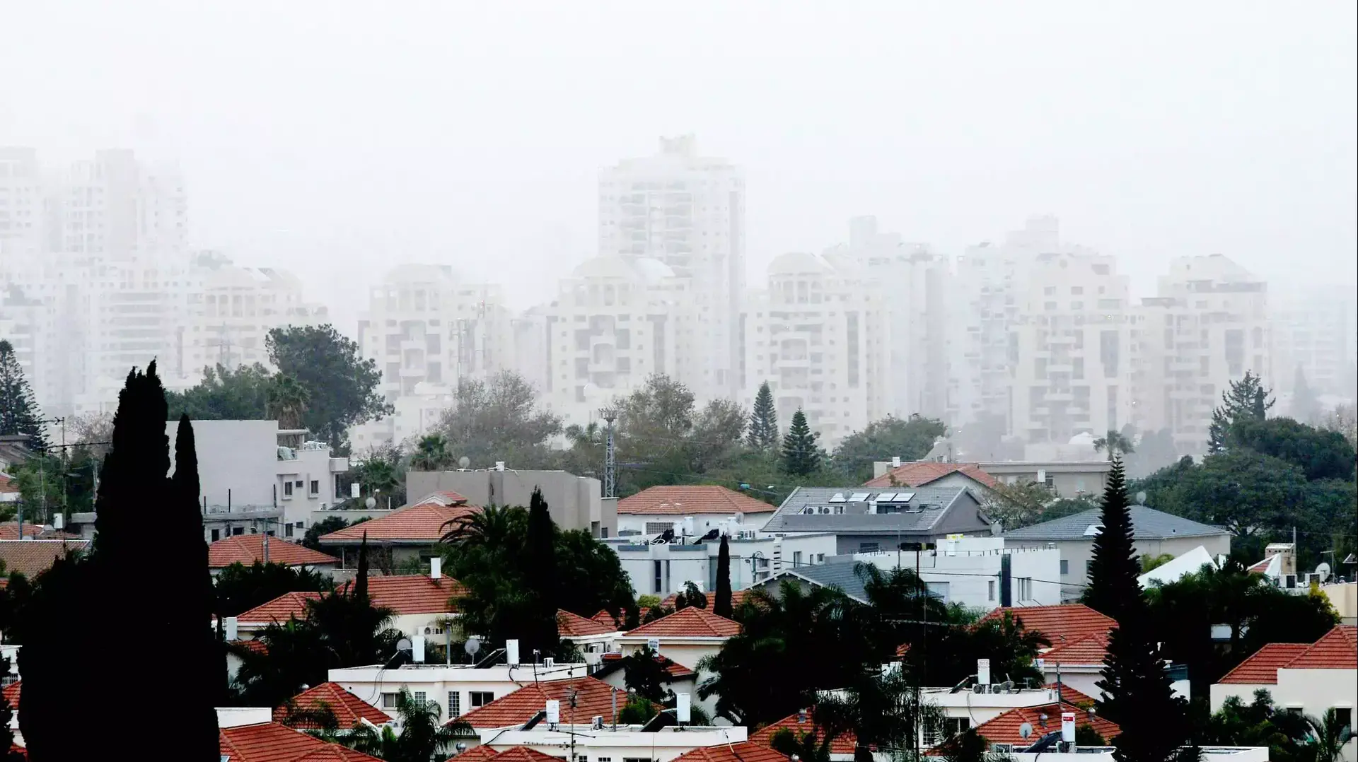 אובך בגבעת שמואל ליד פתח תקווה, פברואר 2015 אובך בגבעת שמואל ליד פתח תקווה, פברואר 2015