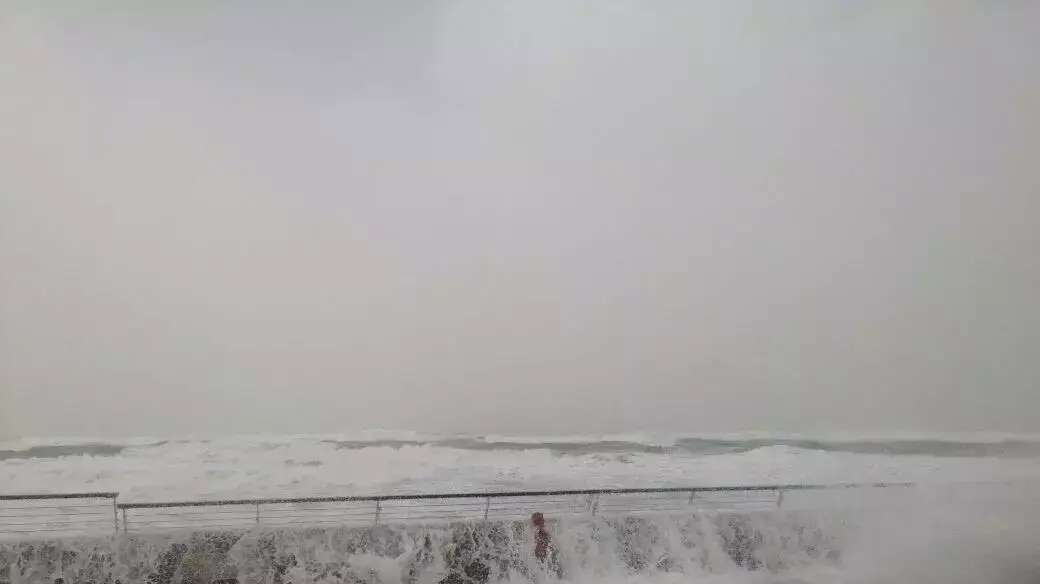 סערה בנמל תל אביב. פברואר 2015 סערה בנמל תל אביב. פברואר 2015