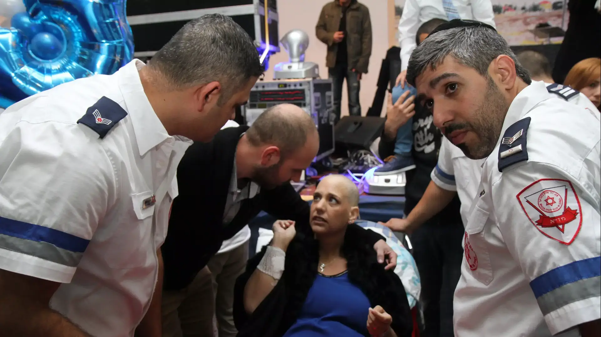 ימית קרנט חולת הסרטן שחגגה בר מצווה מוקדמת לבנה אריאל בן ה-11, 11 בפברואר 2015 ימית קרנט חולת הסרטן שחגגה בר מצווה מוקדמת לבנה אריאל בן ה-11, 11 בפברואר 2015