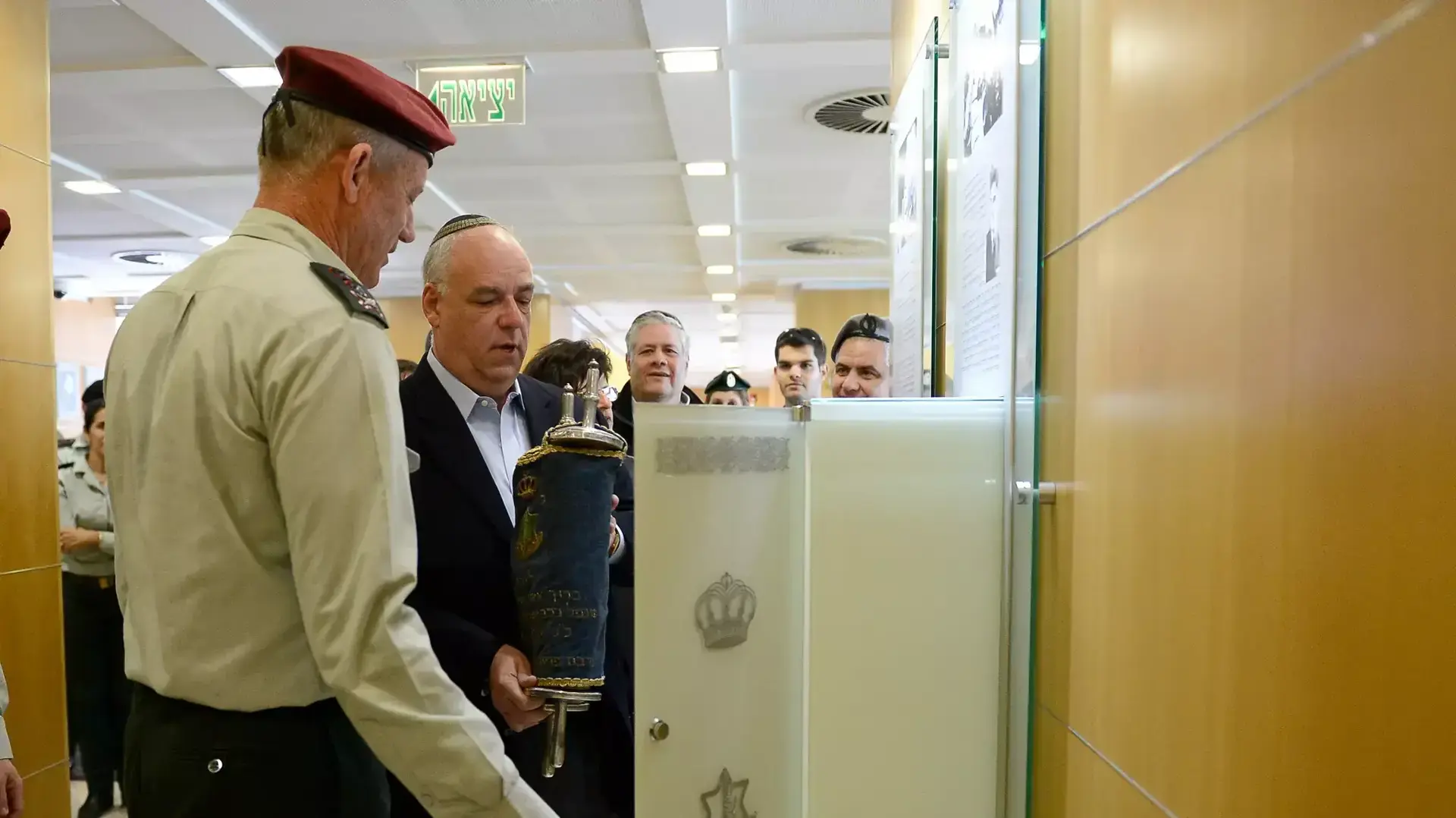 טקס הכנסת ספר תורה ללשכת הרמטכ"ל, 11 בפברואר 2015 טקס הכנסת ספר תורה ללשכת הרמטכ"ל, 11 בפברואר 2015