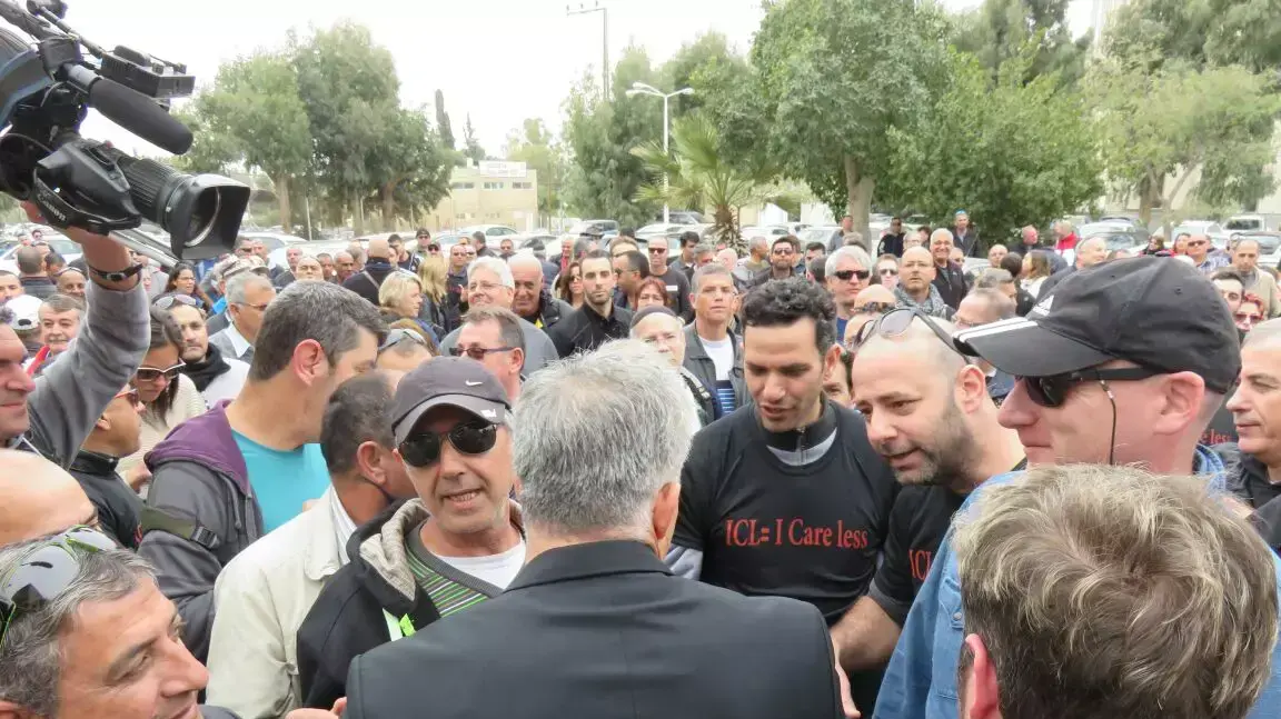 יאיר לפיד במתקפה כנגד רוה"מ על רקע המשבר במפעלי כי"ל וברום, מאהל המחאה של עובדי החברה יאיר לפיד במתקפה כנגד רוה"מ על רקע המשבר במפעלי כי"ל וברום, מאהל המחאה של עובדי החברה