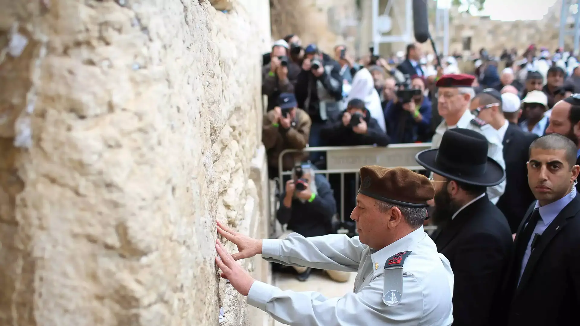 הרמטכ"ל הנכנס גדי אייזנקוט בכותל, פברואר 2015 הרמטכ"ל הנכנס גדי אייזנקוט בכותל, פברואר 2015