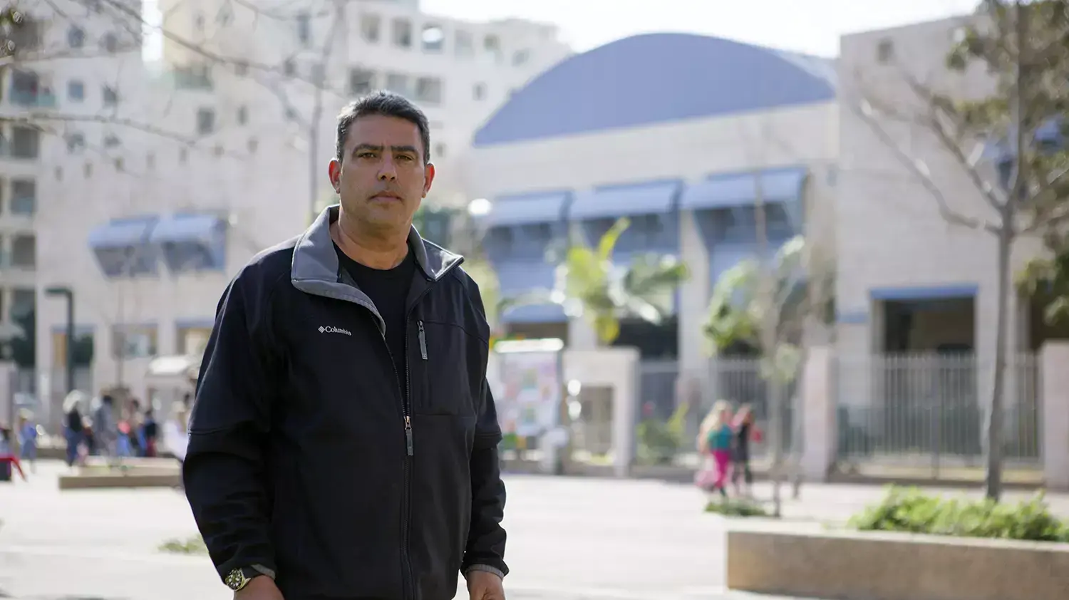 חיים חיון בבי"ס אביב בו נהרג ילד מנפילת עמוד כדורסל, תל אביב. פברואר 2015 חיים חיון בבי"ס אביב בו נהרג ילד מנפילת עמוד כדורסל, תל אביב. פברואר 2015