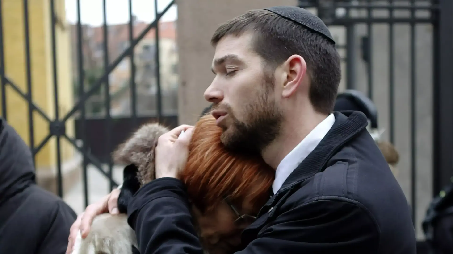 אנדרטה לזכר ההרוגים בפיגוע הירי בקופנהגן, דנמרק, פברואר 2015 אנדרטה לזכר ההרוגים בפיגוע הירי בקופנהגן, דנמרק, פברואר 2015