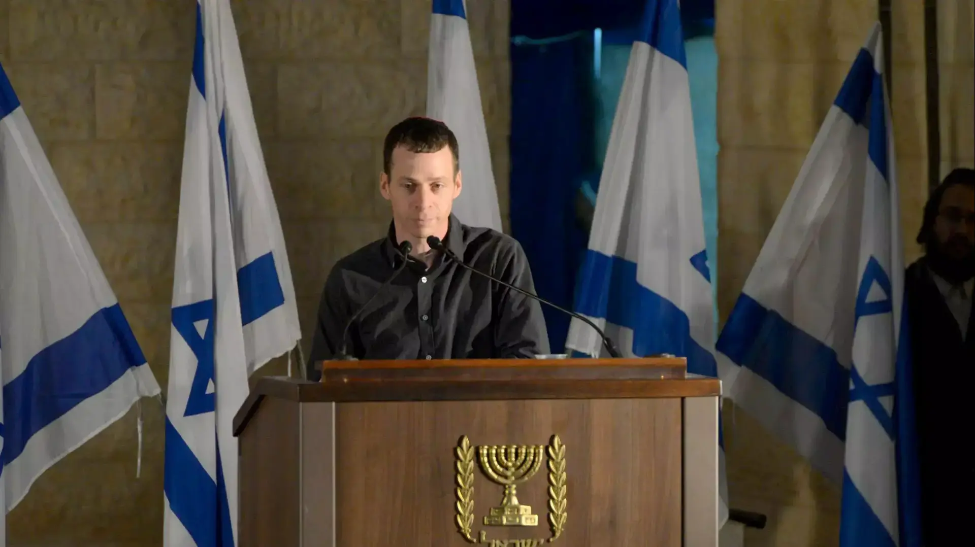 עמית סגל בהלווייתו של אורי אורבך. פברואר 2015 עמית סגל בהלווייתו של אורי אורבך. פברואר 2015