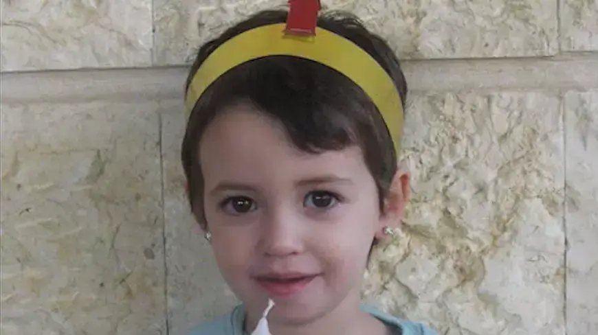 אדל הקטנה בסכנת חיים בשל דלקת ריאות