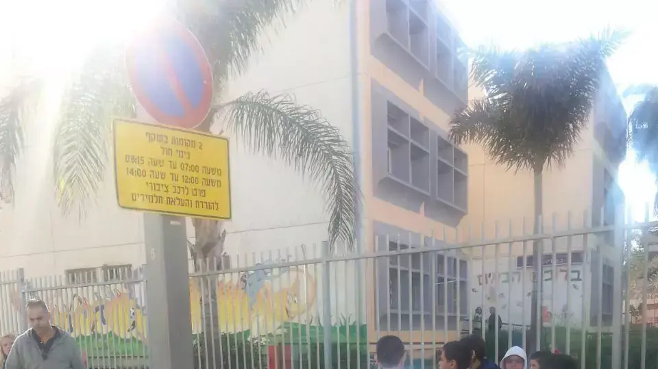 ילדה בת שמונה נפצעה קשה מפגיעת כלי רכב בחולו ילדה בת שמונה נפצעה קשה מפגיעת כלי רכב בחולו