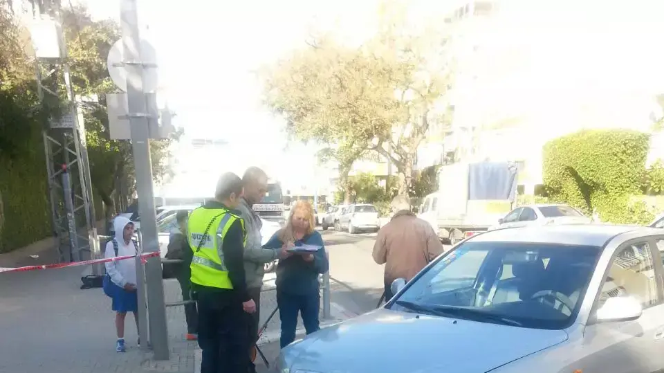ילדה בת שמונה נפצעה קשה מפגיעת כלי רכב בחולון ילדה בת שמונה נפצעה קשה מפגיעת כלי רכב בחולון