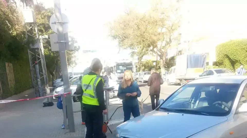 ילדה בת שמונה נפצעה קשה מפגיעת כלי רכב בחולון ילדה בת שמונה נפצעה קשה מפגיעת כלי רכב בחולון