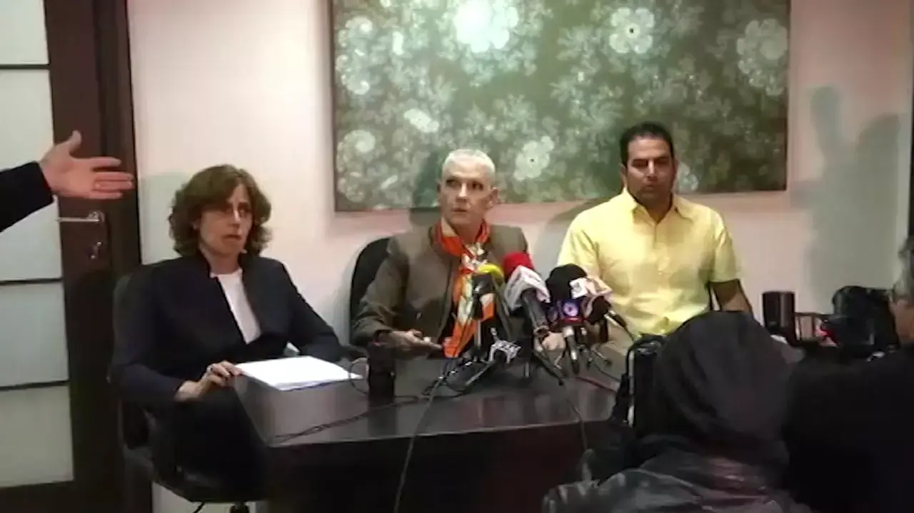 מני נפתלי ועורכות דינו במסיבת עיתונאים. פברואר 2015 מני נפתלי ועורכות דינו במסיבת עיתונאים. פברואר 2015