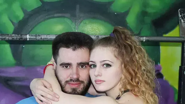 ברבי עם שרירים כובשת את רוסיה ברבי עם שרירים כובשת את רוסיה
