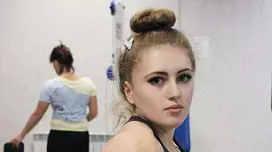 ברבי עם שרירים כובשת את רוסיה ברבי עם שרירים כובשת את רוסיה