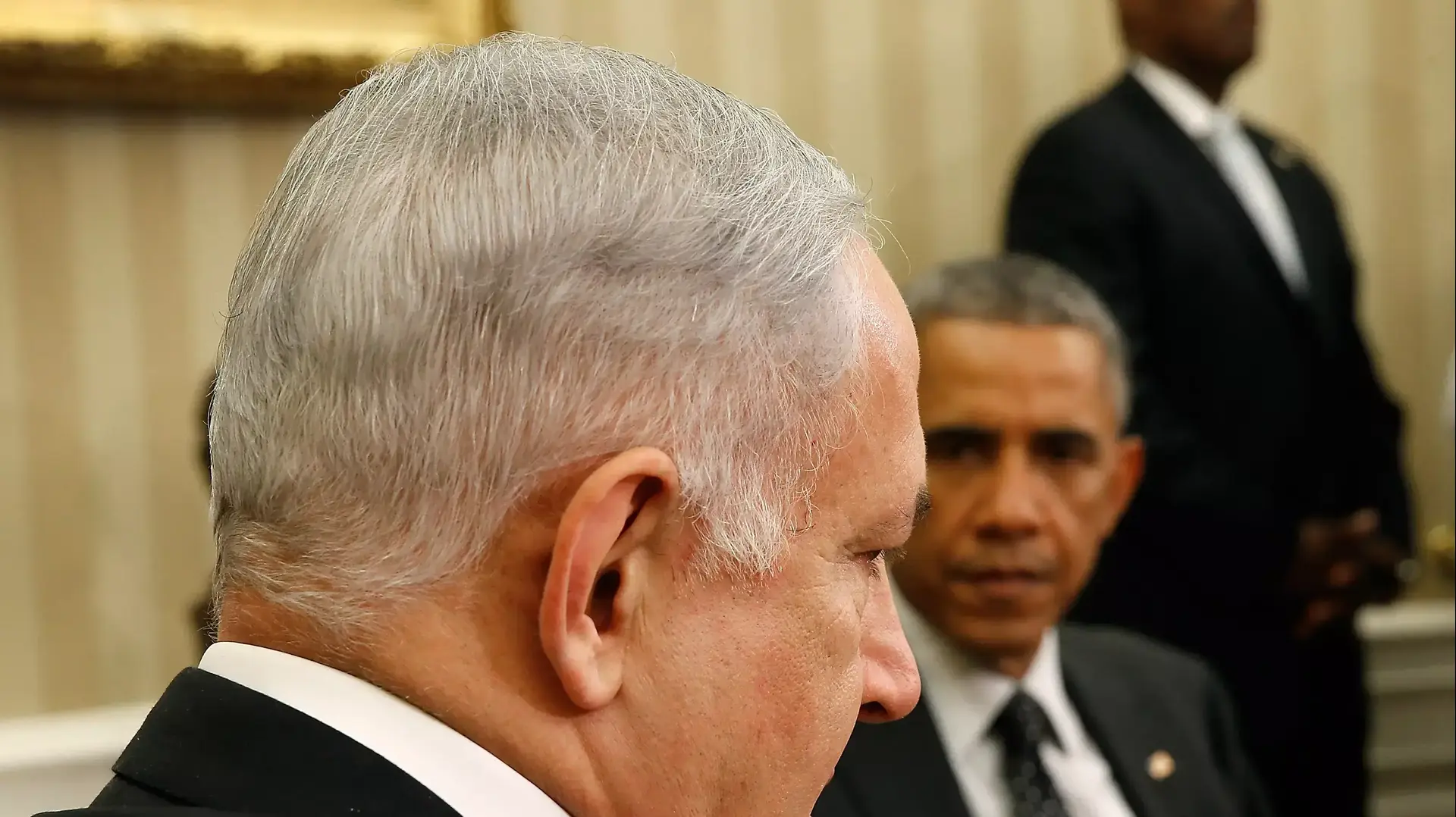 בנימין נתניהו וברק אובמה בלשכה הסגלגלה בבית הלבן, 1 אוקטובר 2014 בנימין נתניהו וברק אובמה בלשכה הסגלגלה בבית הלבן, 1 אוקטובר 2014