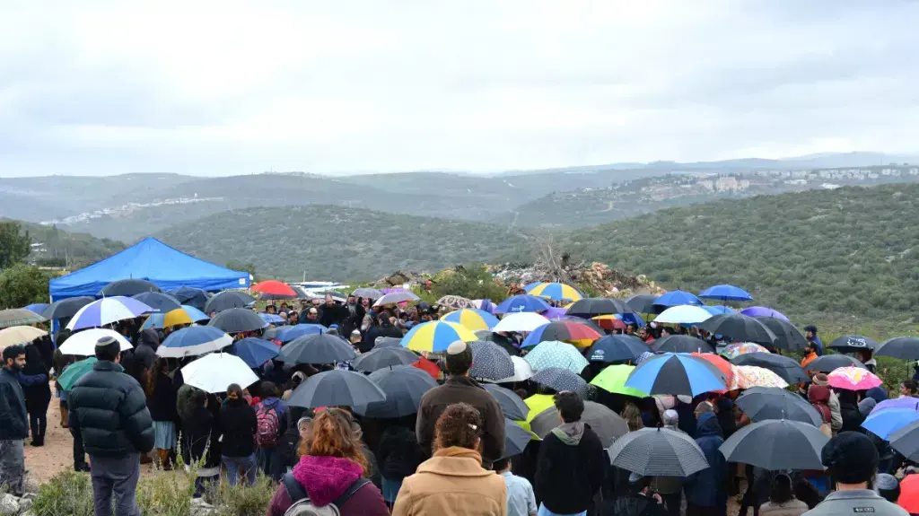 אדל ביטון מובאת לקבורה, יקיר פברואר 2015 אדל ביטון מובאת לקבורה, יקיר פברואר 2015
