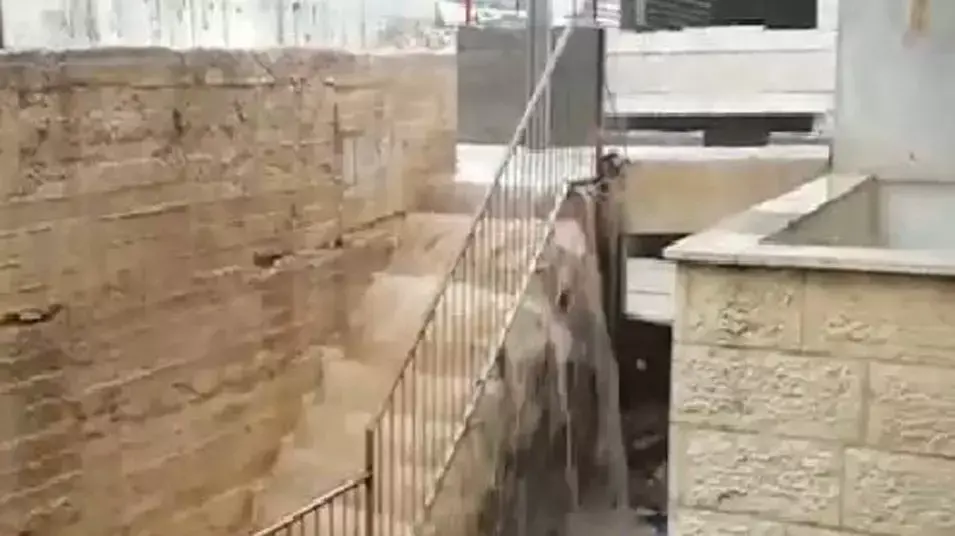 הצפות בשכונת א-טור שבמזרח ירושלים, פברואר 2015 הצפות בשכונת א-טור שבמזרח ירושלים, פברואר 2015