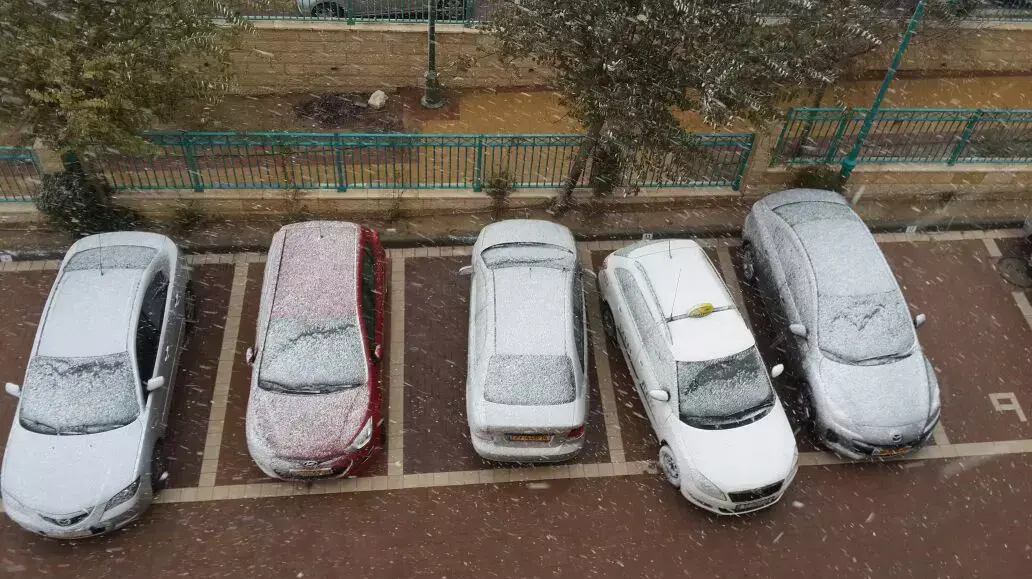שלג על מכוניות בבאר שבע שלג על מכוניות בבאר שבע