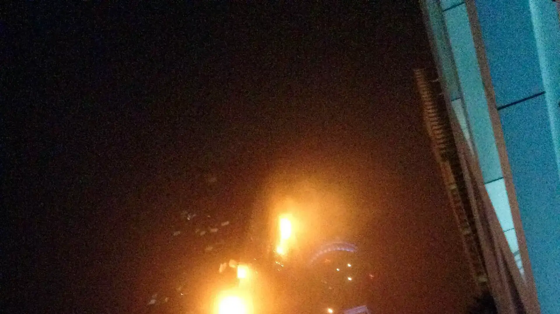 שריפה בגרוד השחקים "הלפיד", דובאי, פברואר 2015 שריפה בגרוד השחקים "הלפיד", דובאי, פברואר 2015
