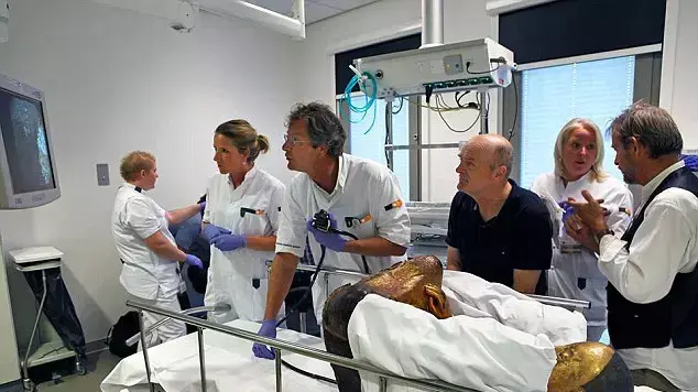 נמצאו שרידי מומיה בפסל בודהיסטי עתיק נמצאו שרידי מומיה בפסל בודהיסטי עתיק