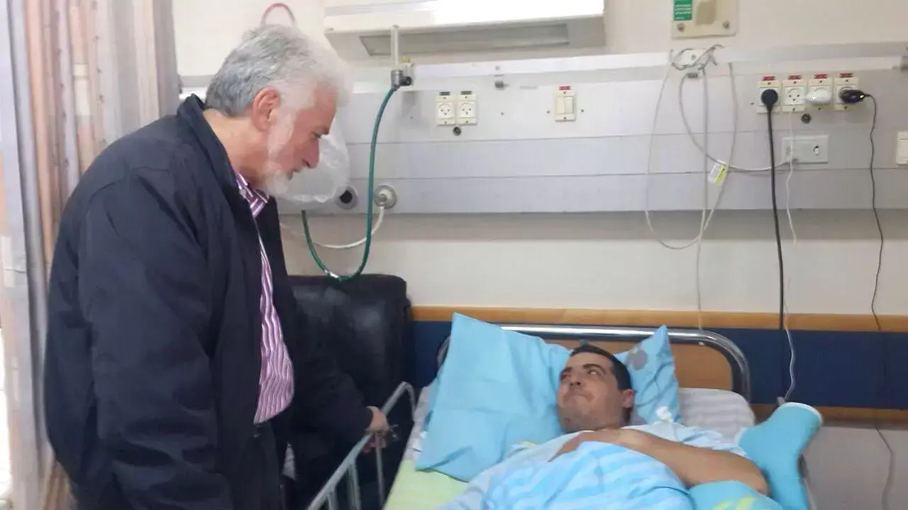 איציק דרעי שהותקף עם אהוד ניצן סמנכ"ל משאבי אנוש כיל ישראל, סורוקה איציק דרעי שהותקף עם אהוד ניצן סמנכ"ל משאבי אנוש כיל ישראל, סורוקה