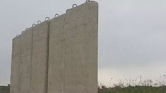בטונדות שהציב צה"ל באזור הר דב בגבול לבנון 24.2.2015