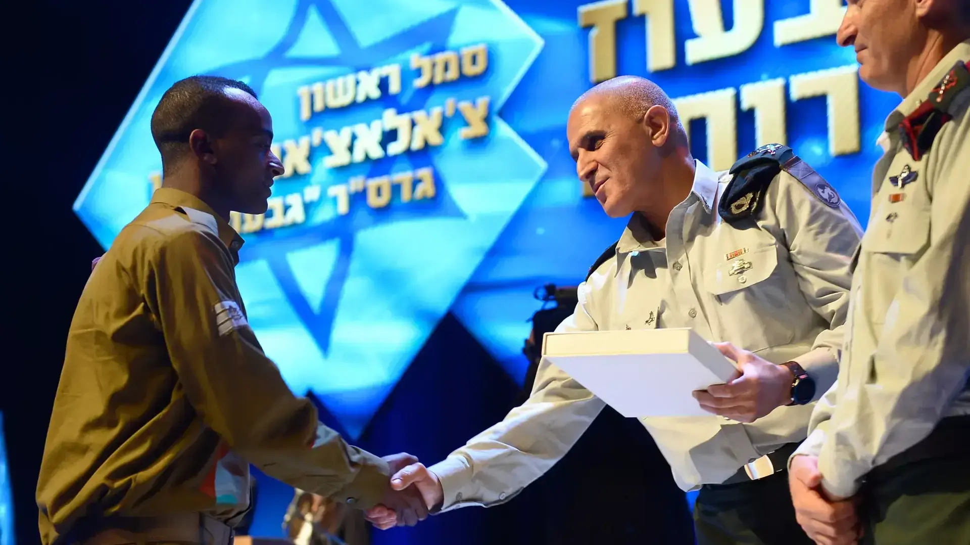 טקס חלוקת צל"שים במעמד מפקד פיקוד הדרום אלוף סמי תורג'מן, 24 בפברואר 2015 טקס חלוקת צל"שים במעמד מפקד פיקוד הדרום אלוף סמי תורג'מן, 24 בפברואר 2015