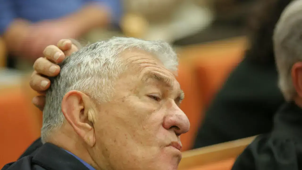 ראש העיר רמת גן לשעבר צבי בר בבית המשפט המחוזי בתל אביב, פברואר 2015 ראש העיר רמת גן לשעבר צבי בר בבית המשפט המחוזי בתל אביב, פברואר 2015