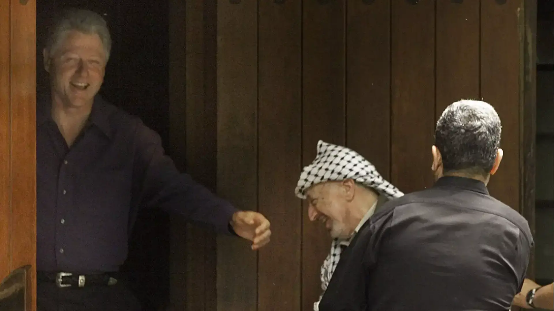 אהוד ברק עם ביל קלינטון ויאסר ערפאת קמפ דיוויד, מרילנד, יולי 2000 אהוד ברק עם ביל קלינטון ויאסר ערפאת קמפ דיוויד, מרילנד, יולי 2000